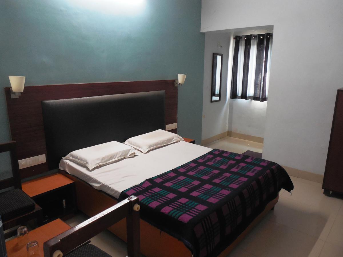 אחמדאבאד Hotel Silver Springs מראה חיצוני תמונה