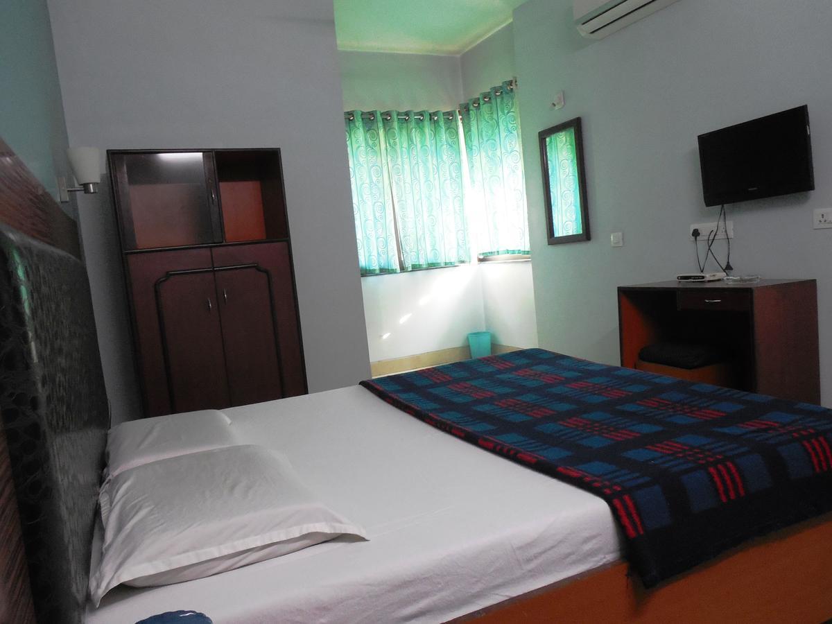אחמדאבאד Hotel Silver Springs מראה חיצוני תמונה