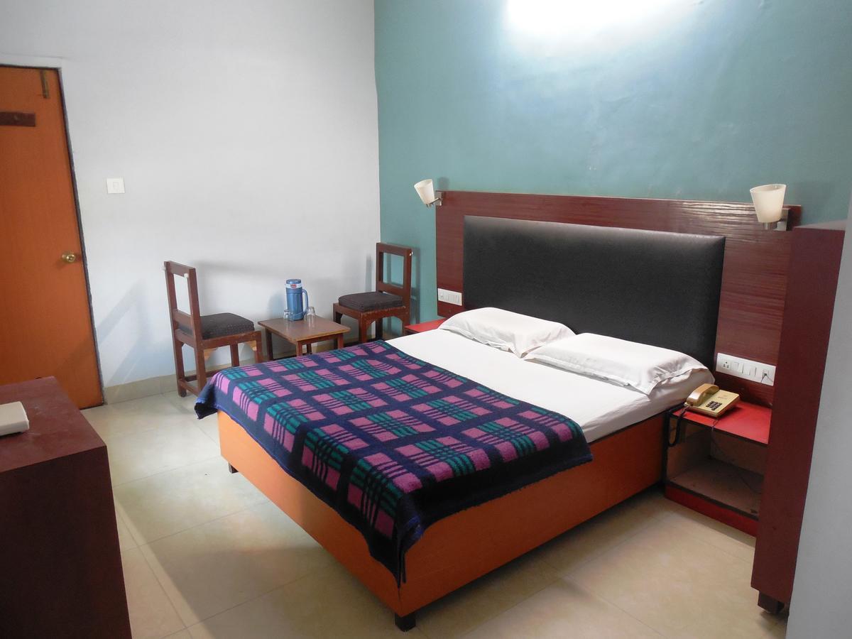 אחמדאבאד Hotel Silver Springs מראה חיצוני תמונה