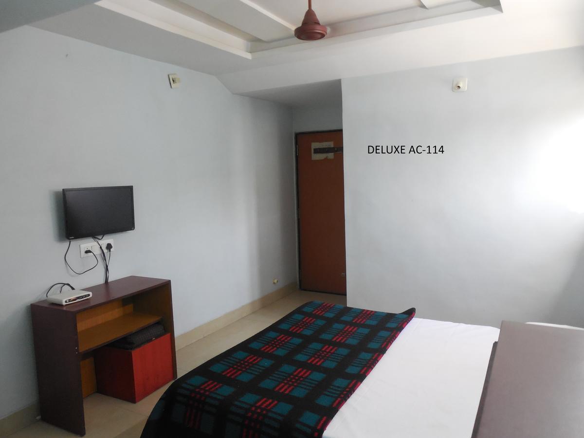 אחמדאבאד Hotel Silver Springs מראה חיצוני תמונה