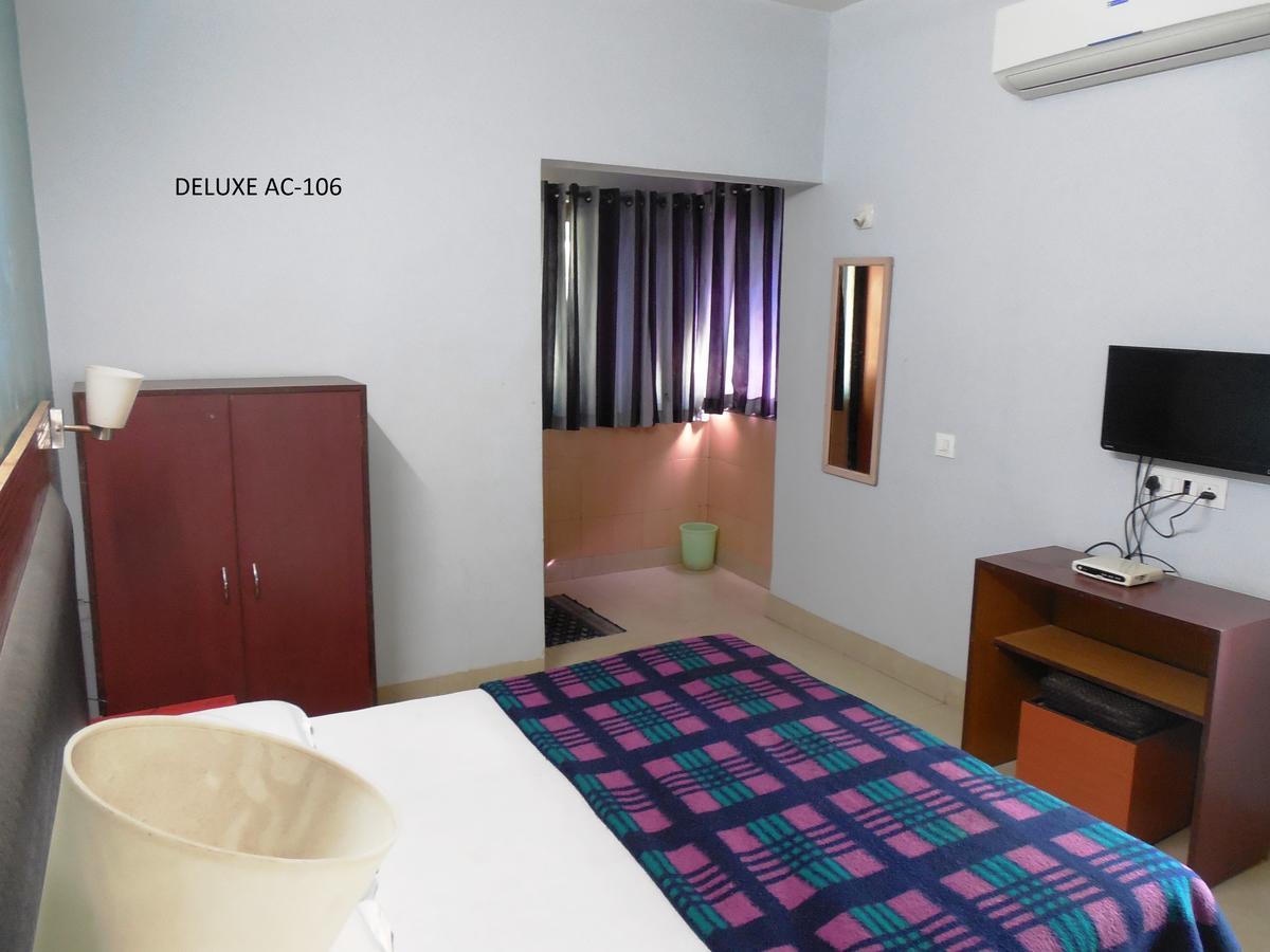 אחמדאבאד Hotel Silver Springs מראה חיצוני תמונה