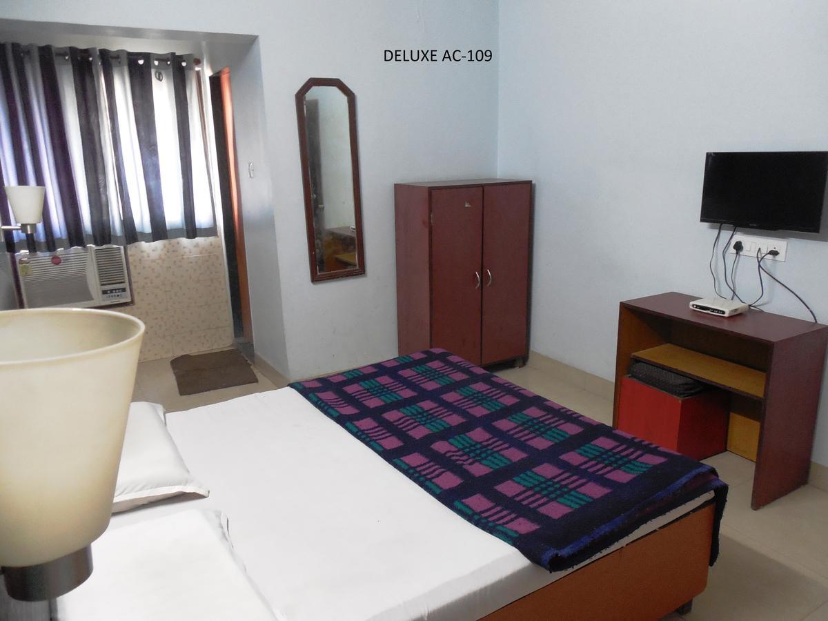 אחמדאבאד Hotel Silver Springs מראה חיצוני תמונה