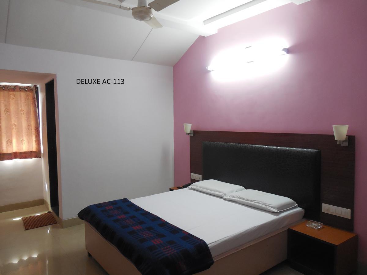 אחמדאבאד Hotel Silver Springs מראה חיצוני תמונה